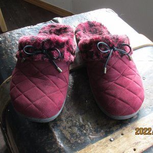 Women's Vionic slippers